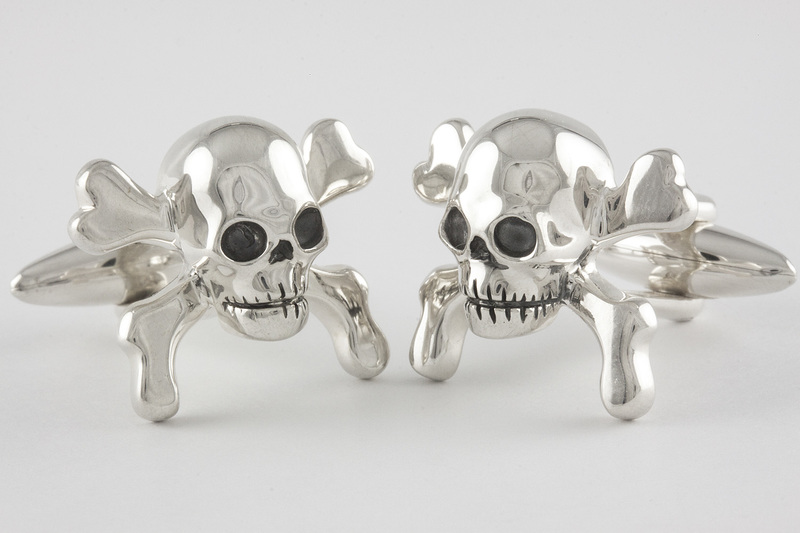 Skull & Crossbones Tie Clip And Cufflink Set – Boxed